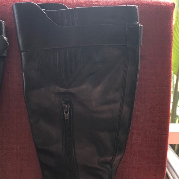 Extremely comfortable black boots only worn once - Picture 5 of 6